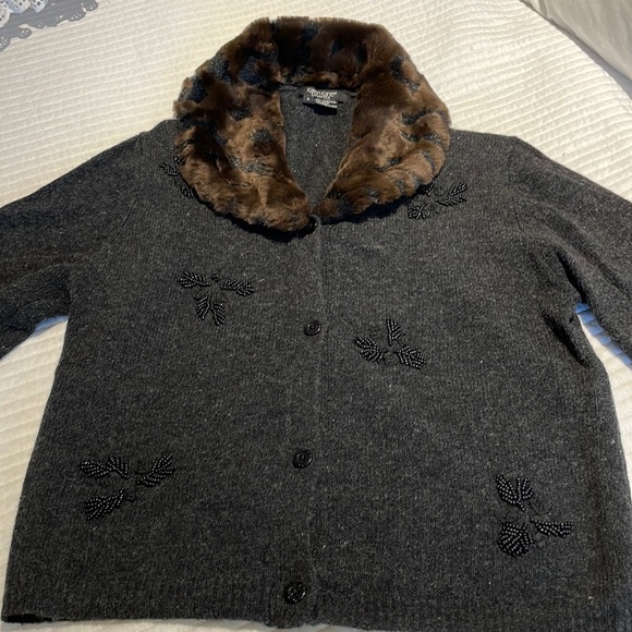 Gray lambswool and nylon cardigan with detachable faux fur collar - Picture 1 of 6